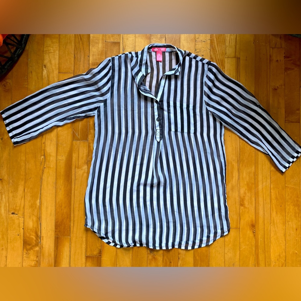 Mix & Co Sheer Black & White Button Up Shirt- Women’s M